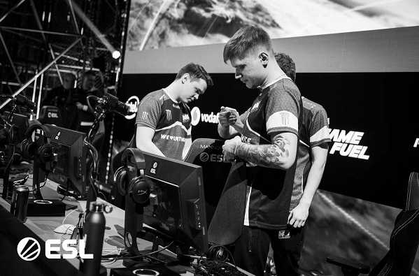 表现出色 表现出色